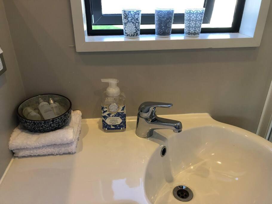 Private, Tasteful Studio Apartment Wanaka Ngoại thất bức ảnh